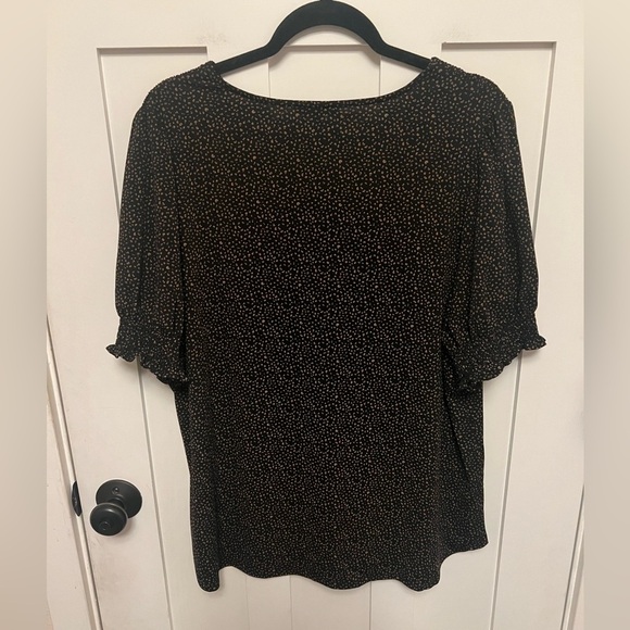 Adrianna Papell black polka dot top plus size 1X Short Sleeve V-Neck - Picture 2 of 5